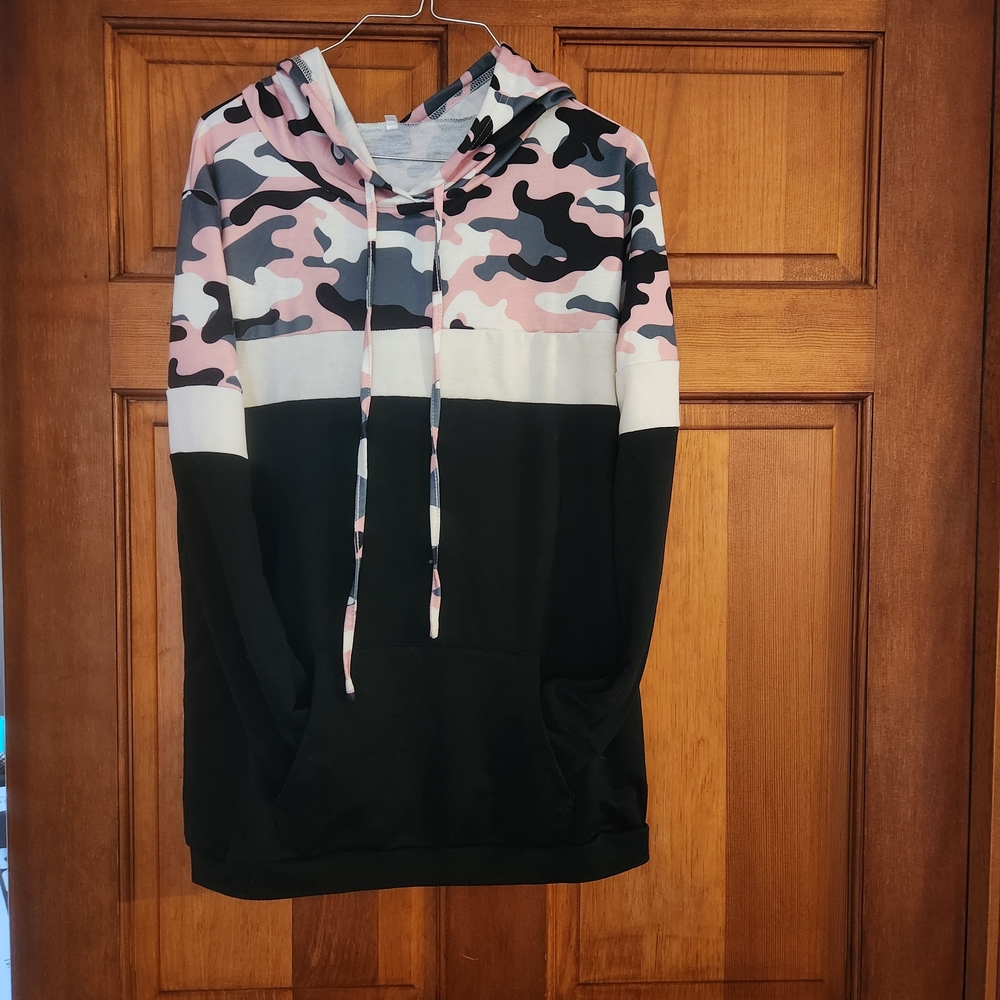 Women's Camouflage Lightweight Hoodie with Pink and Black Medium